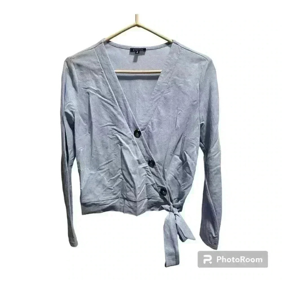 Dynamite Women’s Blue Denim Jean Tie Bottom Buttons Long Sleeve Top Size Medium - Picture 1 of 3